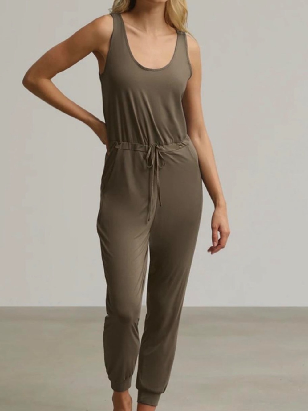 Commando Olive Sleeveless Drawstring Jumpsuit. S🦋